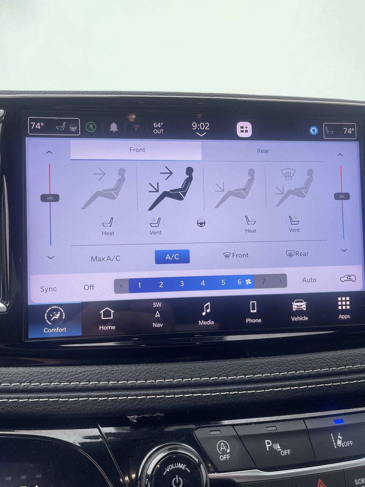 Used 2023 Chrysler Pacifica Limited w/ Uconnect Theater Family Group FWD image 17