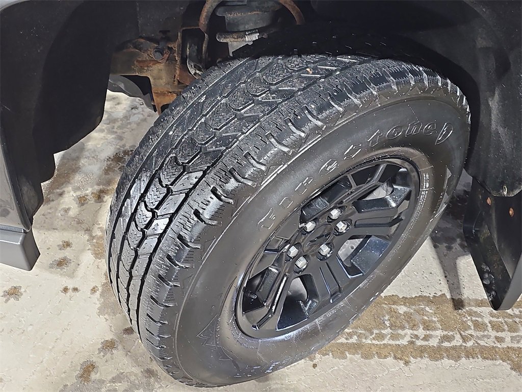 Used 2017 Chevrolet Silverado 1500 LT w/ Midnight Edition image 30