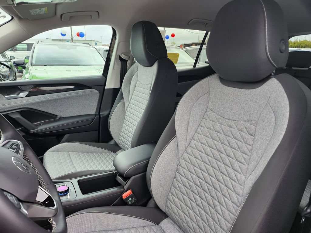 Used 2025 Volkswagen Tiguan S AWD/4WD image 9