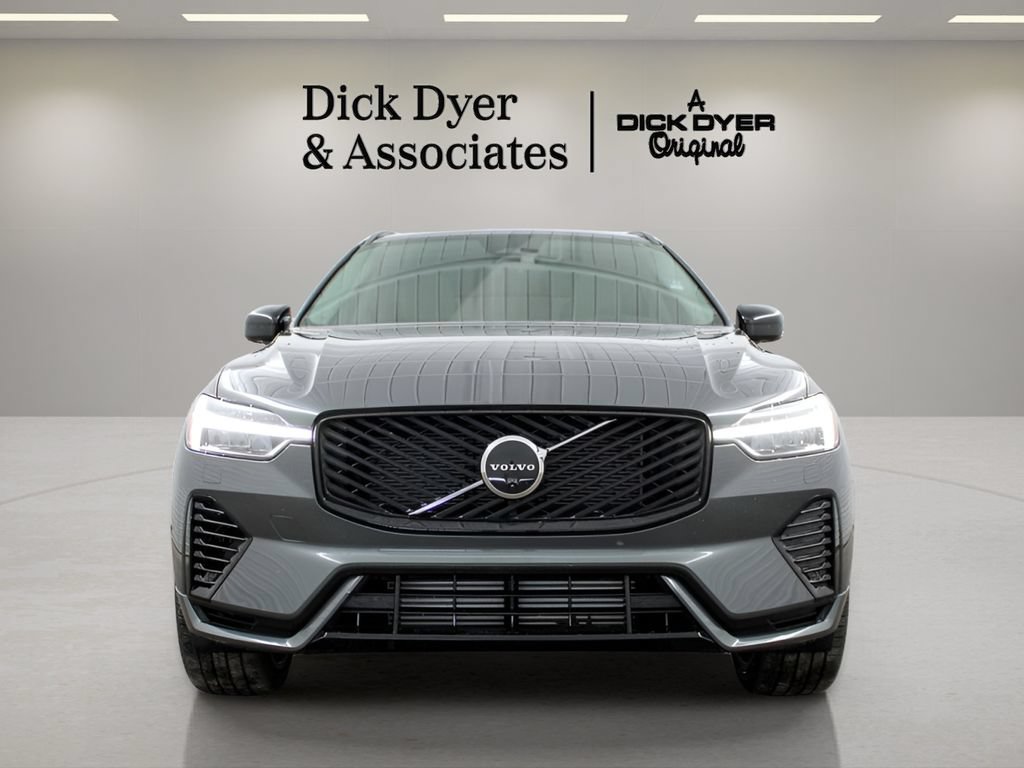Certified 2026 Volvo XC60 T8 Ultra w/ Protection Package Premier AWD/4WD image 4