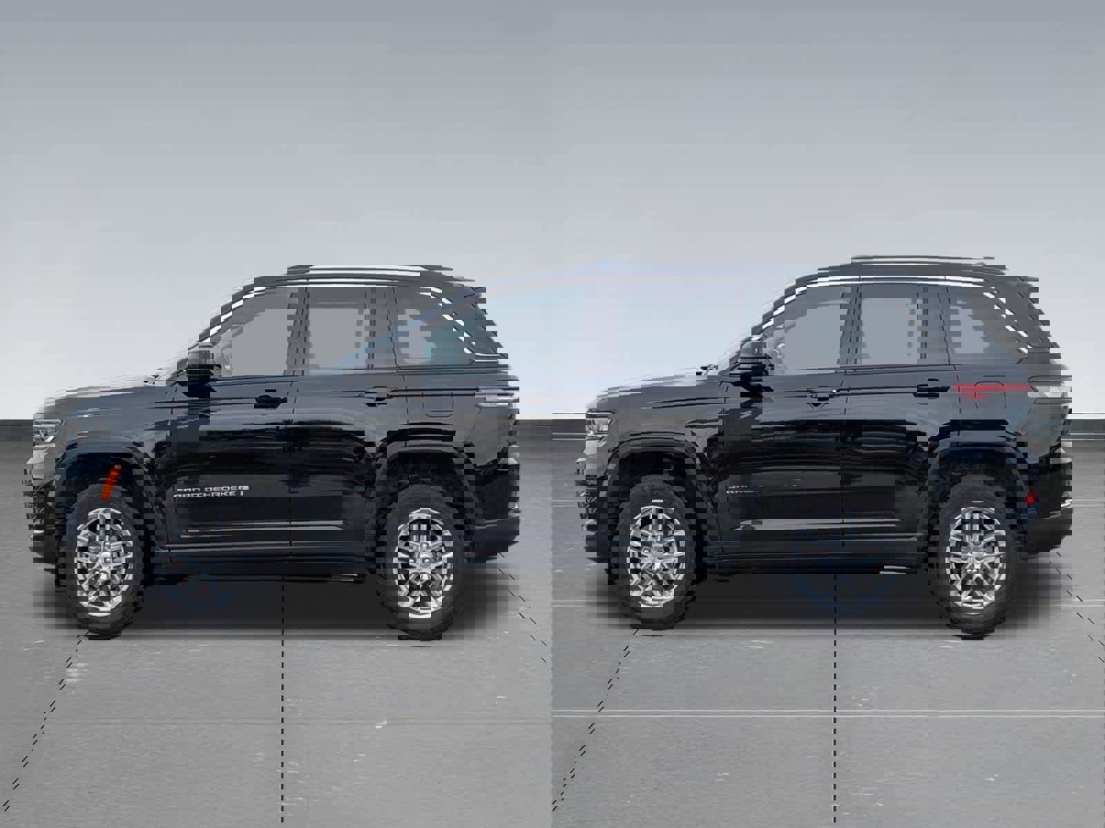 Used 2023 Jeep Grand Cherokee Laredo image 3