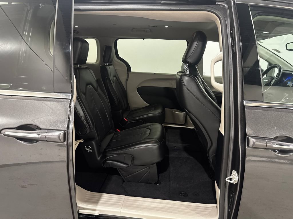 Used 2020 Chrysler Pacifica Touring-L FWD image 24