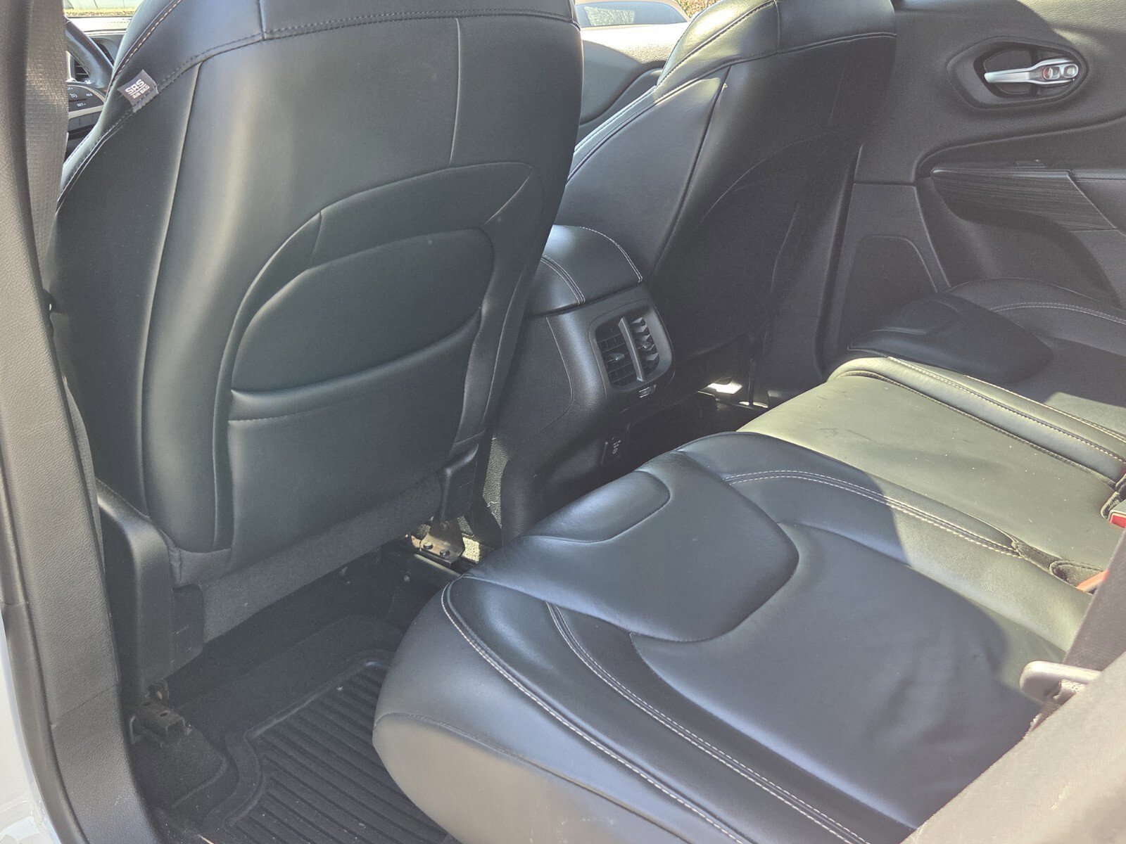 Used 2015 Jeep Cherokee Limited image 10