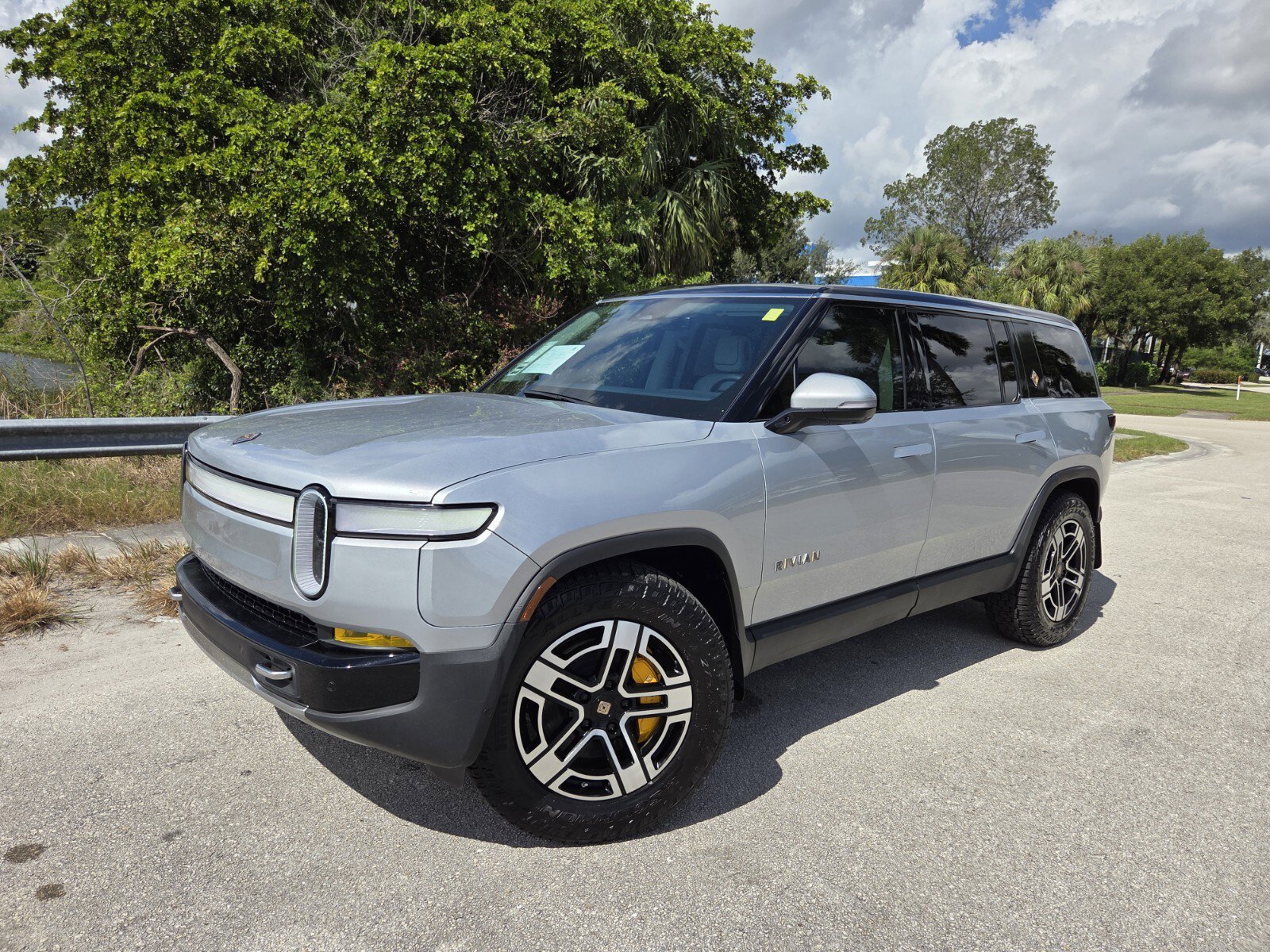 Used 2023 Rivian R1S Launch Edition