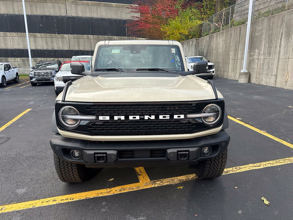Used 2025 Ford Bronco Badlands AWD/4WD image 2