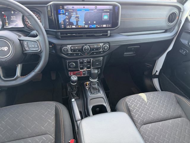 Used 2025 Jeep Gladiator Mojave w/ Convenience Group image 17