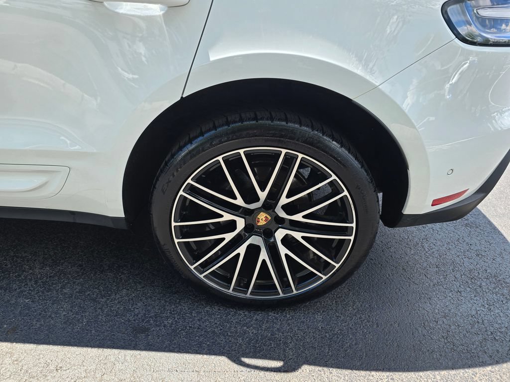 Used 2023 Porsche Macan AWD/4WD image 4
