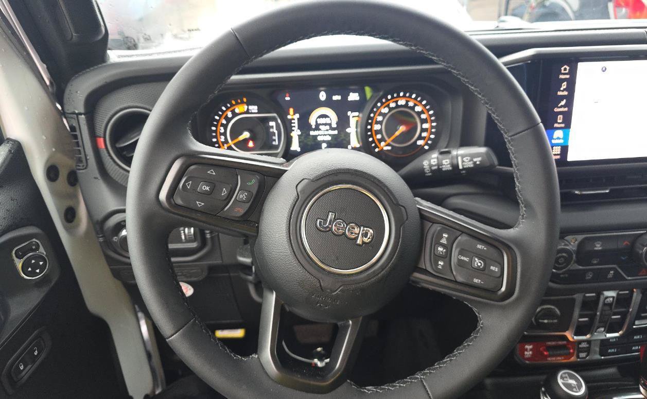 Used 2026 Jeep Wrangler Unlimited Rubicon AWD/4WD image 7