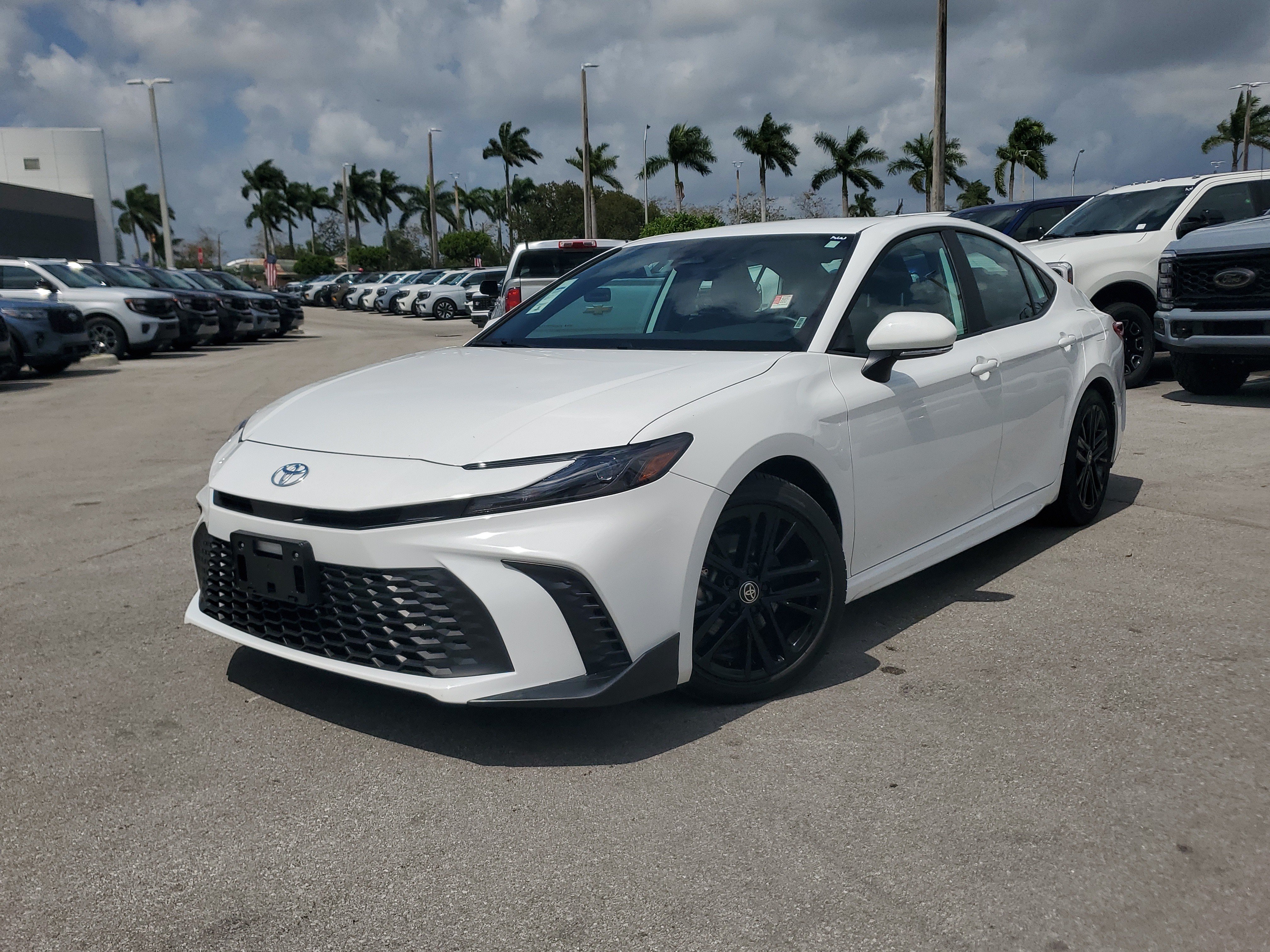 Used 2025 Toyota Camry SE FWD image 29