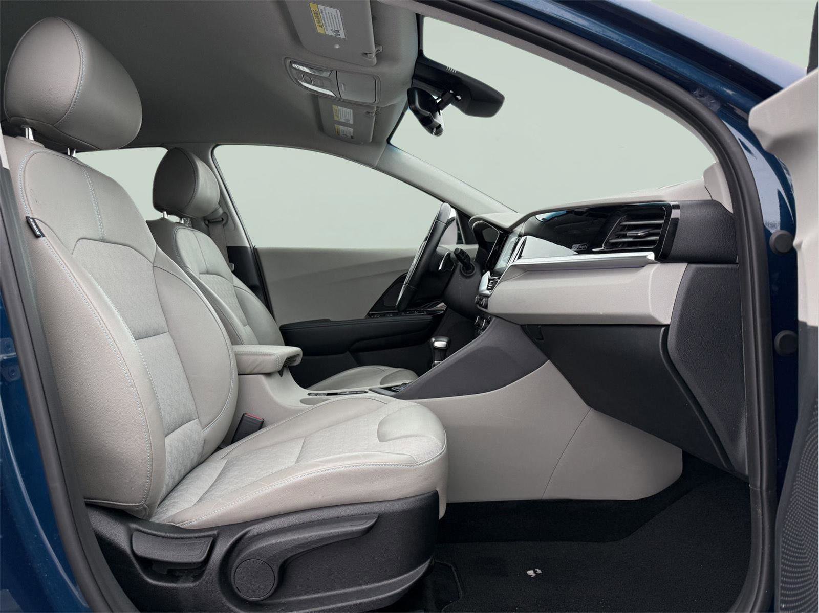 Used 2020 Kia Niro EX image 23