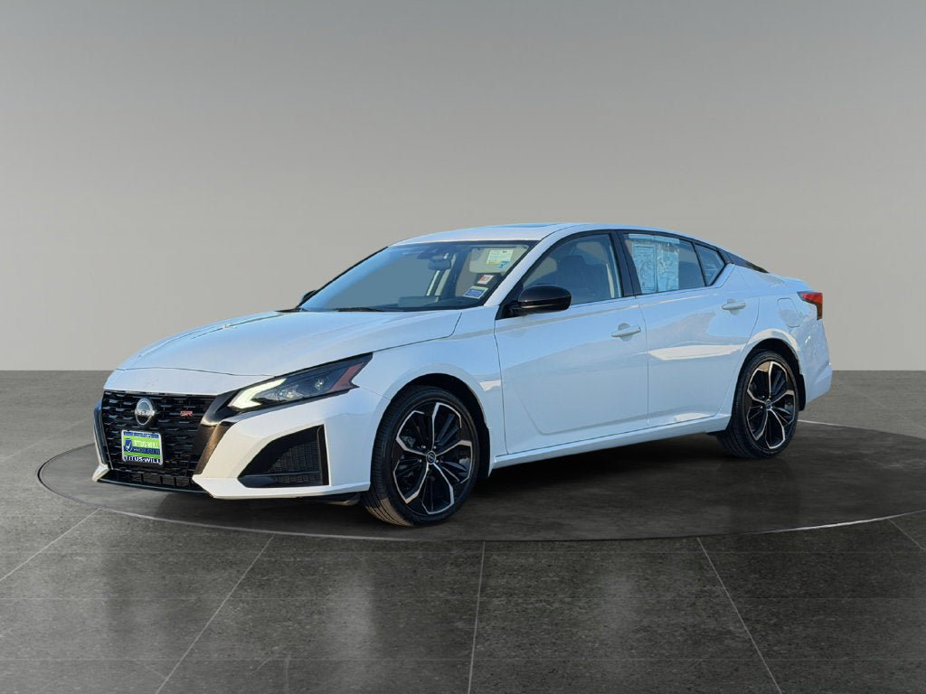 Used 2023 Nissan Altima 2.5 SR w/ SR Premium Package AWD/4WD image 4