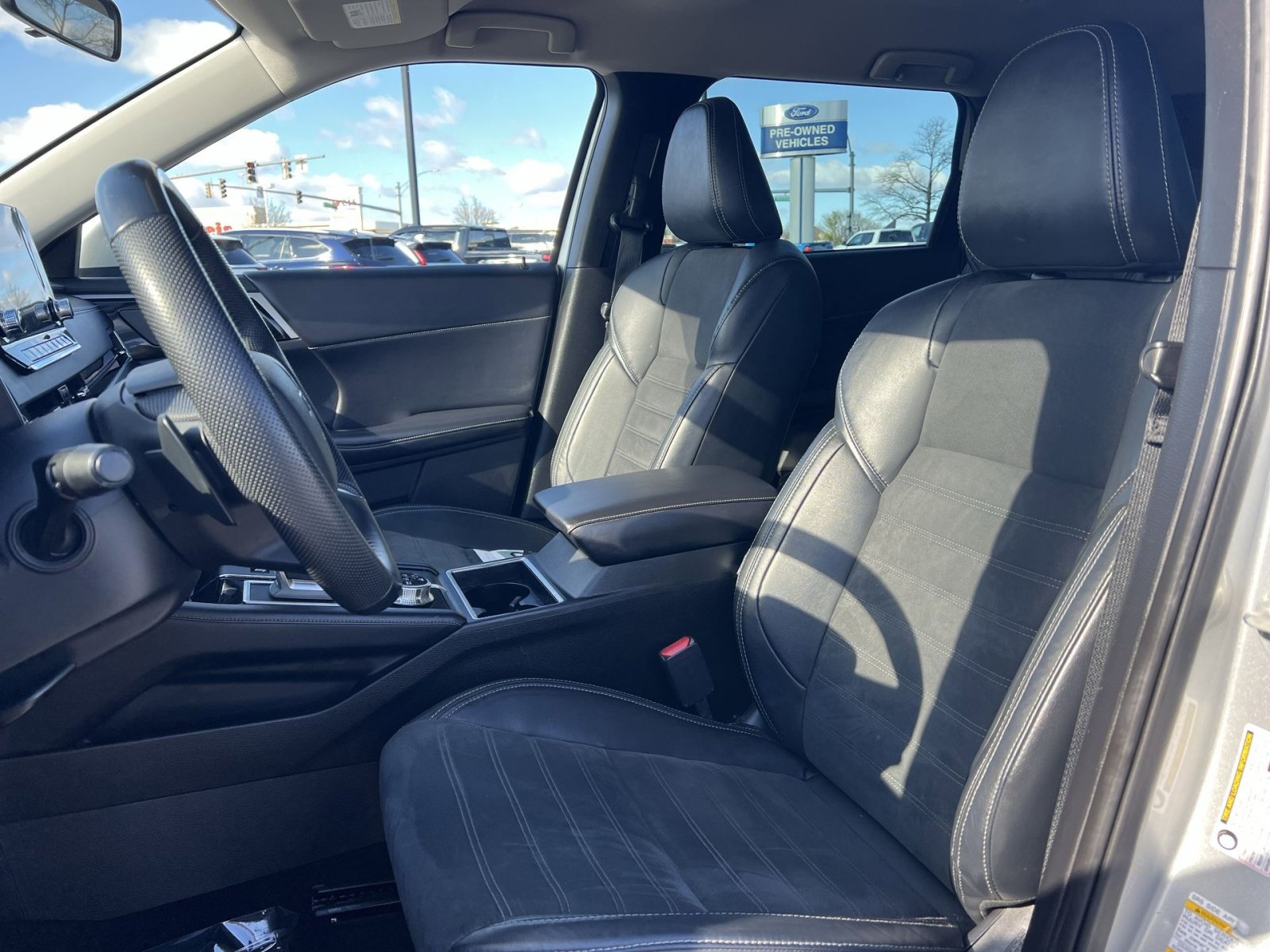 Used 2023 Mitsubishi Outlander SE image 13