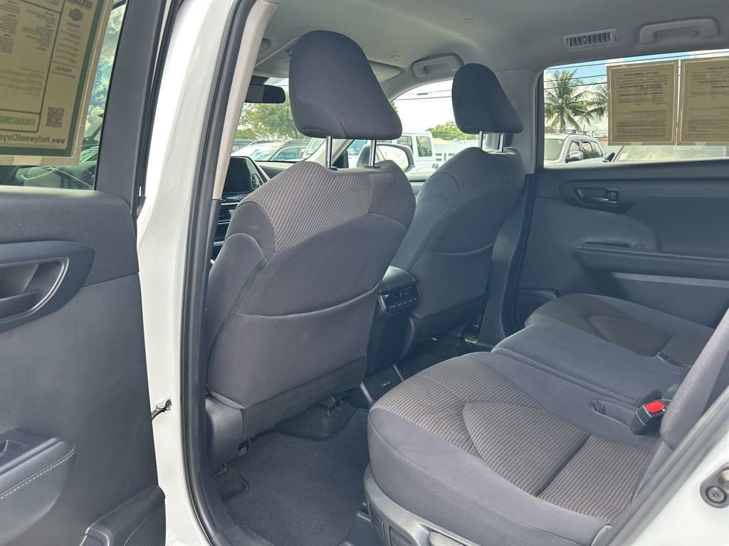 Used 2023 Toyota Highlander L image 34
