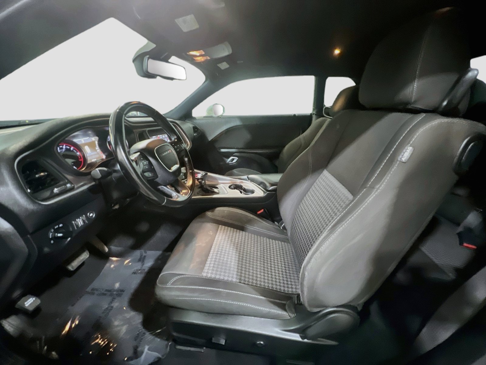 Used 2020 Dodge Challenger SXT RWD image 14