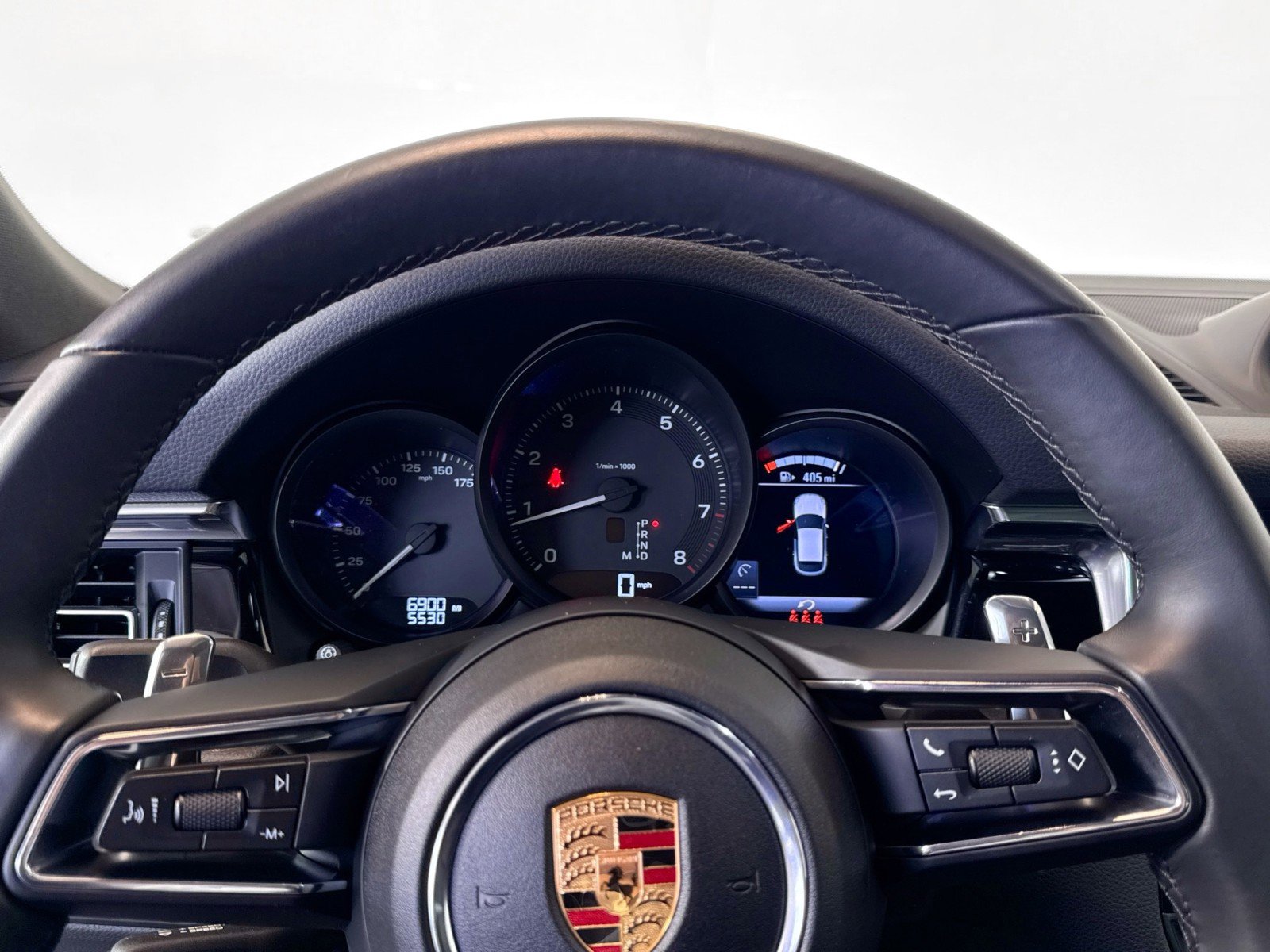 Certified 2025 Porsche Macan image 14