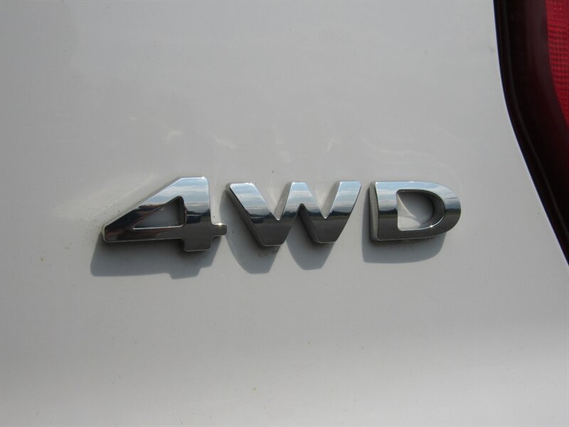 Used 2018 Ford Explorer XLT w/ XLT Appearance Package AWD/4WD image 11
