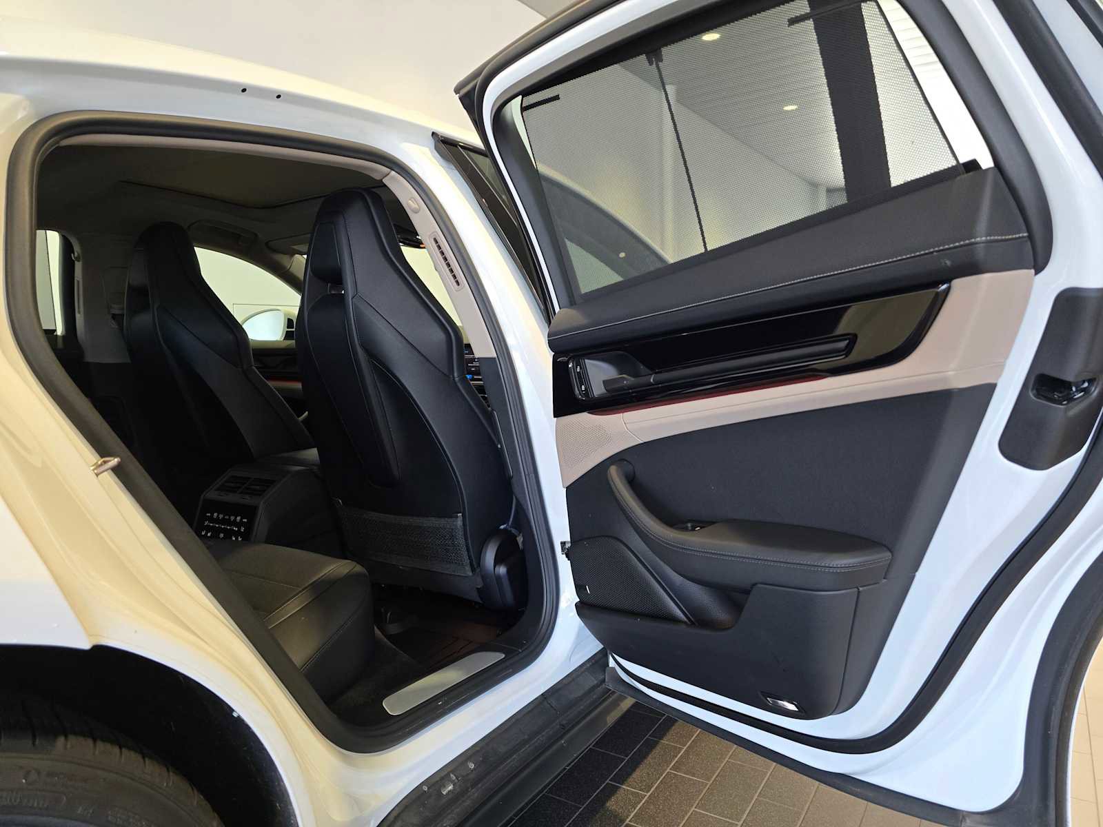 Used 2024 Porsche Panamera 4 image 14