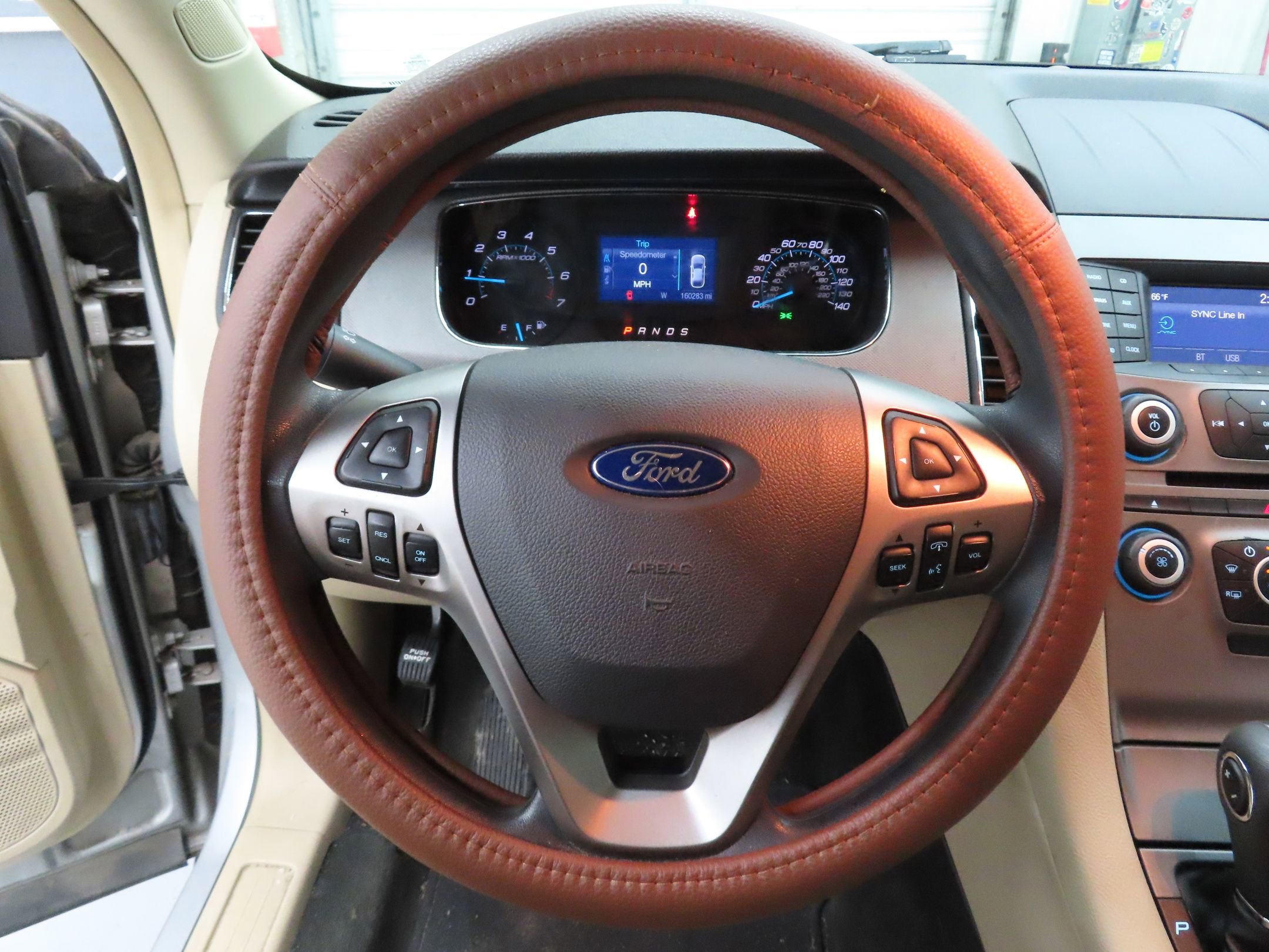 Used 2016 Ford Taurus SE FWD image 14