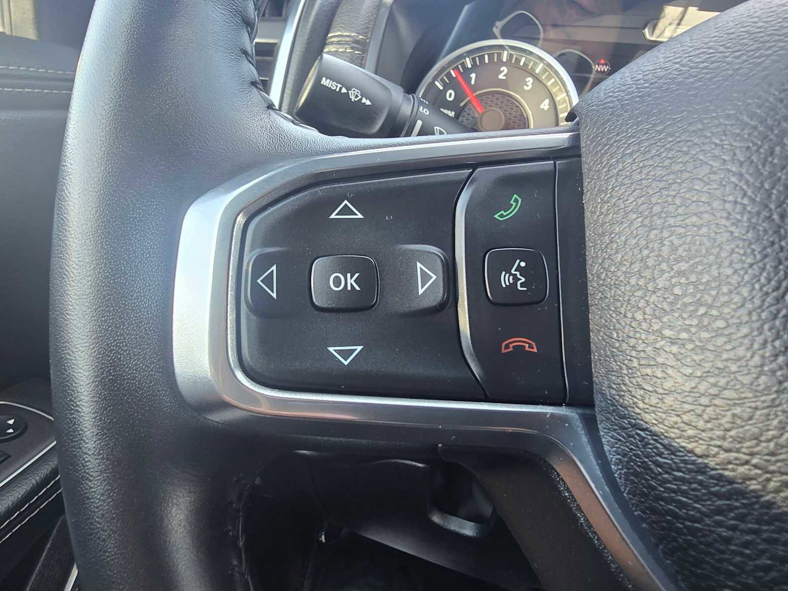Used 2024 RAM 1500 Laramie AWD/4WD image 32