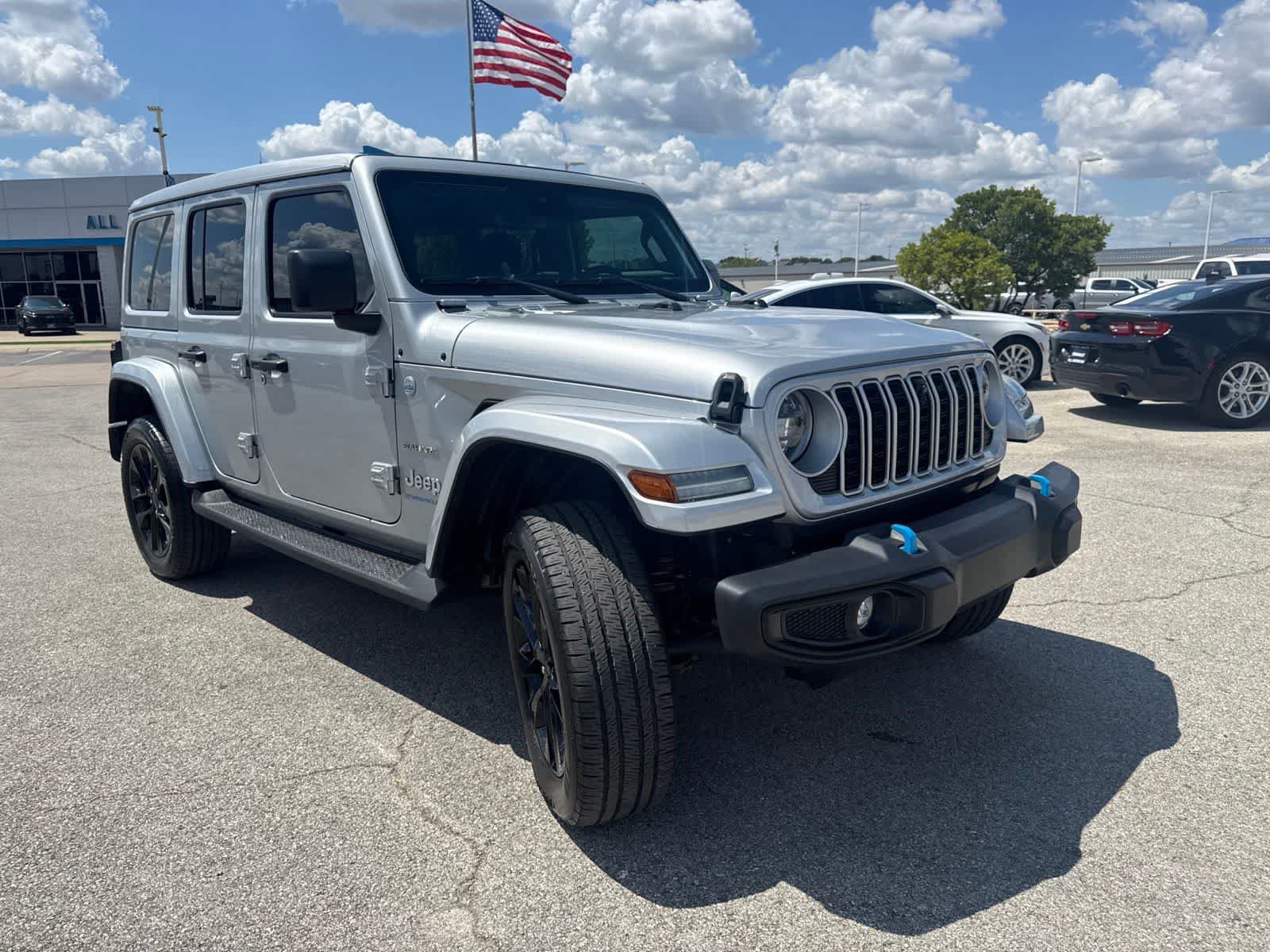 Used 2024 Jeep Wrangler Unlimited Sahara w/ Technology Group AWD/4WD image 8