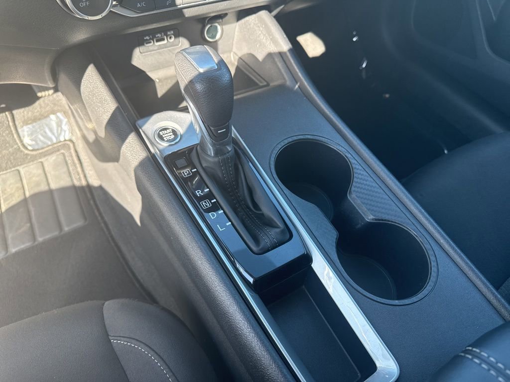 Used 2025 Nissan Altima 2.5 SV image 18