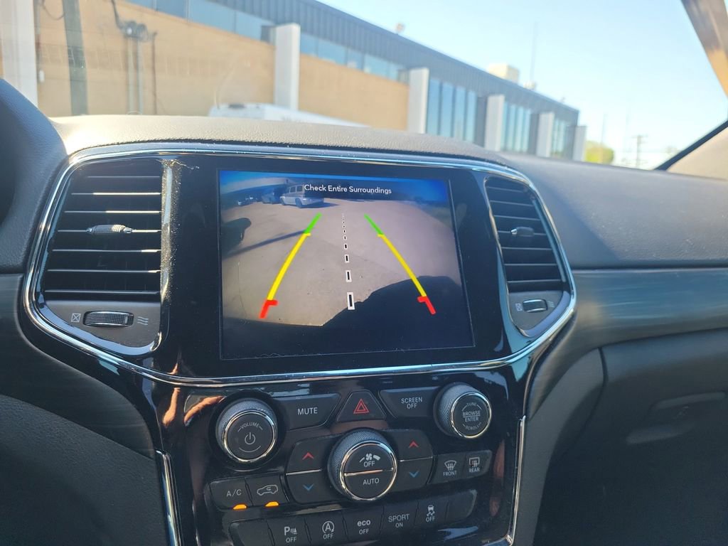 Used 2021 Jeep Grand Cherokee Laredo X image 15