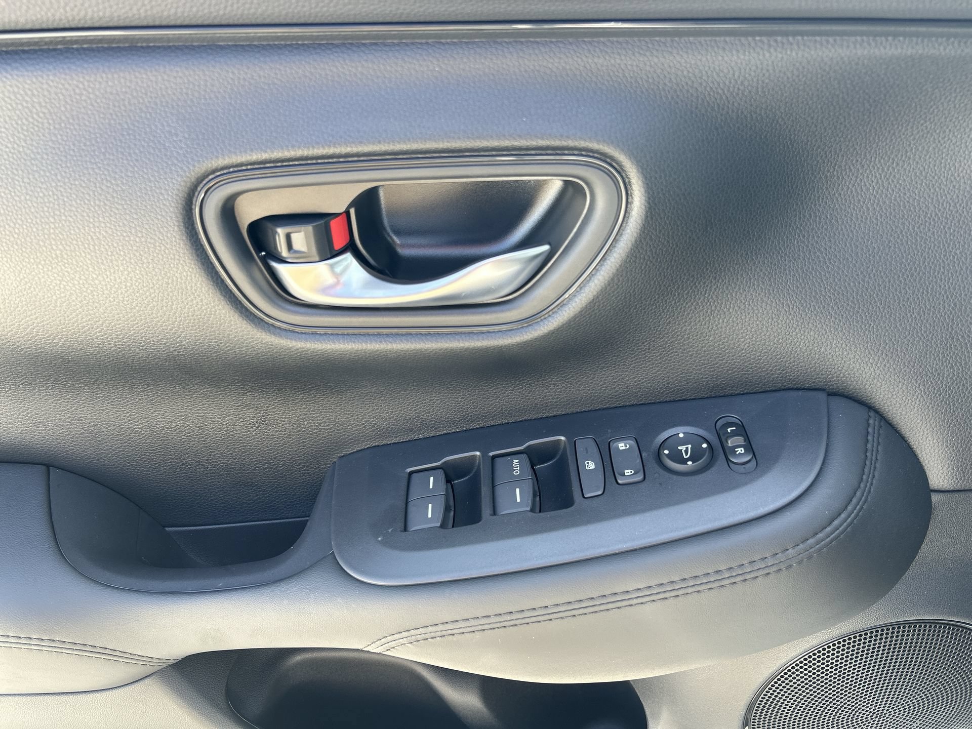 New 2027 Honda HR-V LX image 15