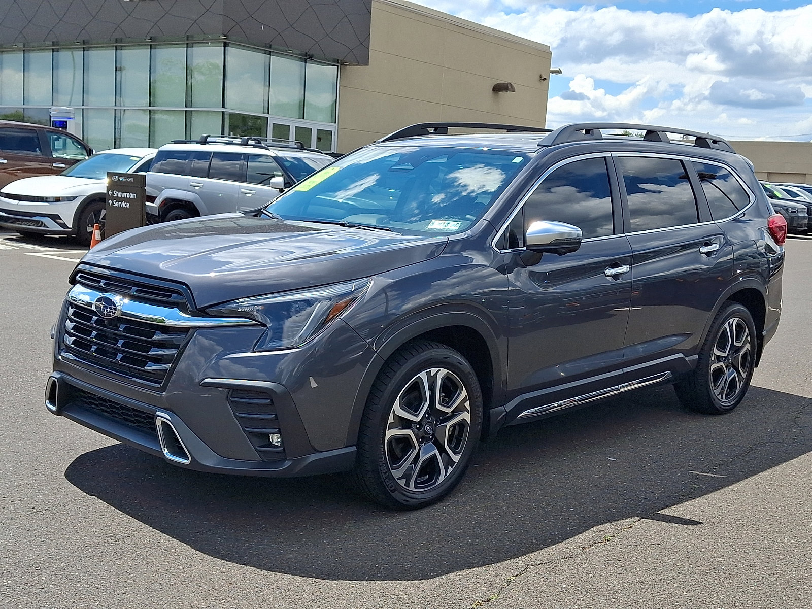Used 2023 Subaru Ascent Touring AWD/4WD image 3