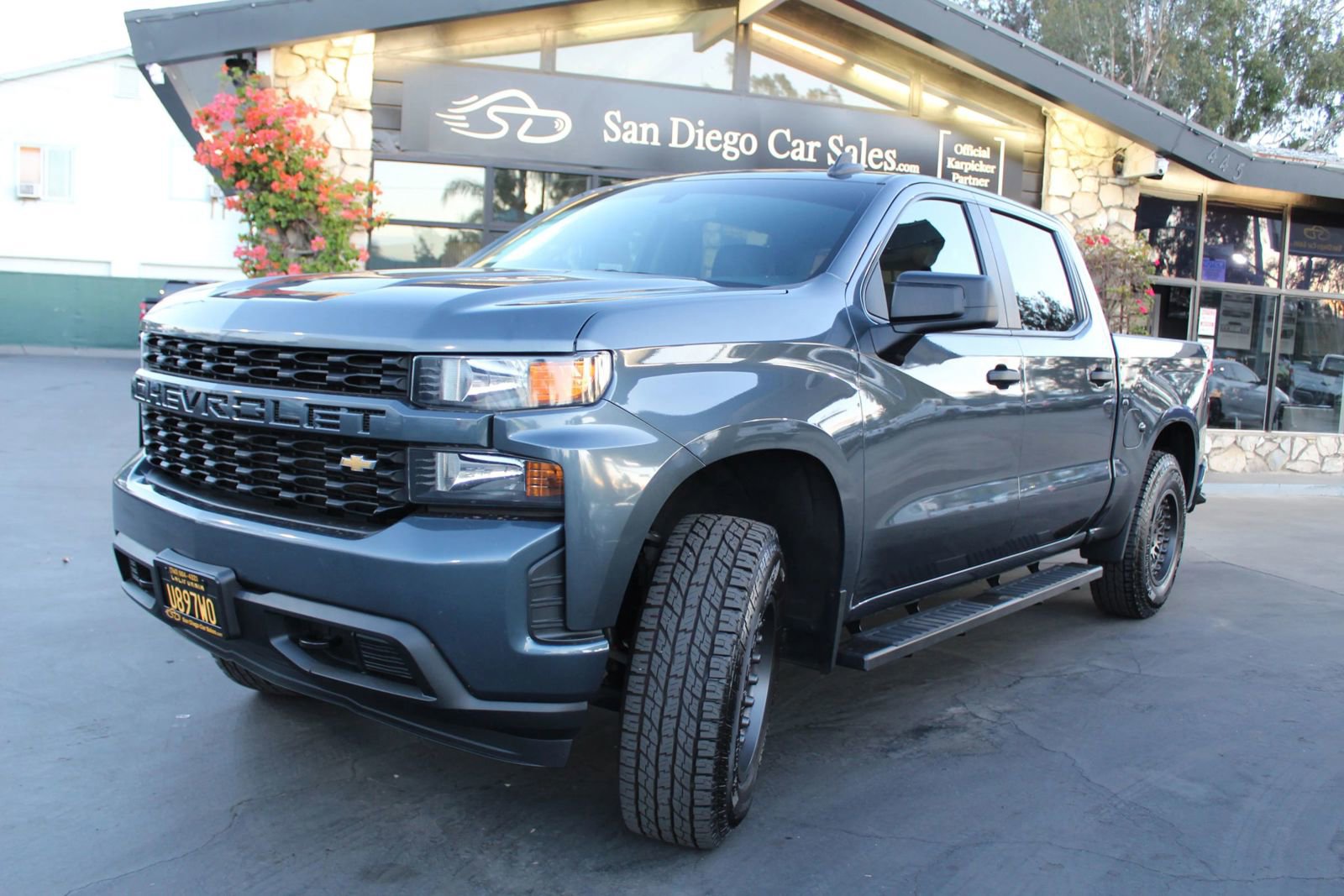 Used 2020 Chevrolet Silverado 1500 Custom w/ Custom Value Package image 1