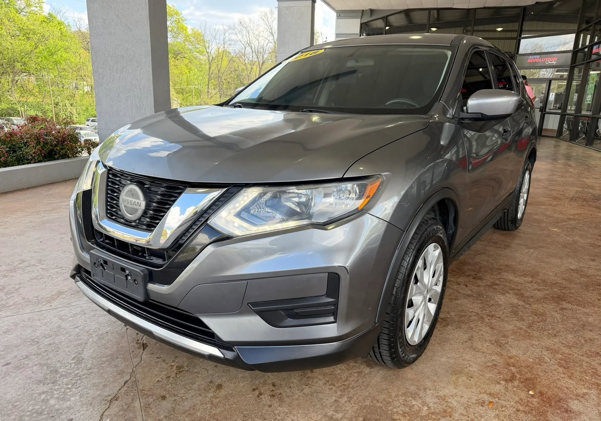 Used 2018 Nissan Rogue S AWD/4WD image 3