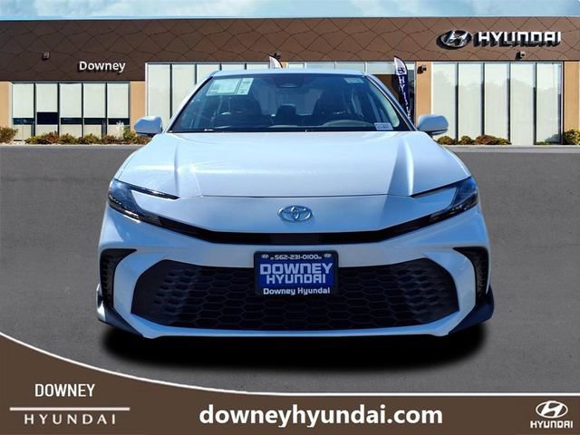 Used 2025 Toyota Camry SE image 2