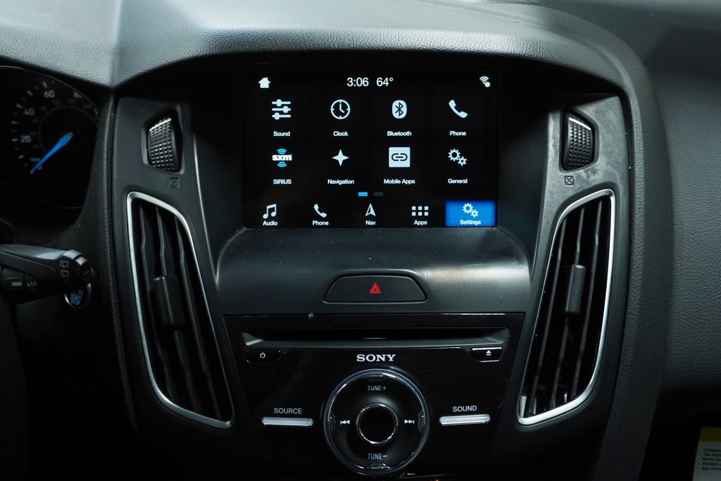 Used 2018 Ford Focus Titanium FWD image 16