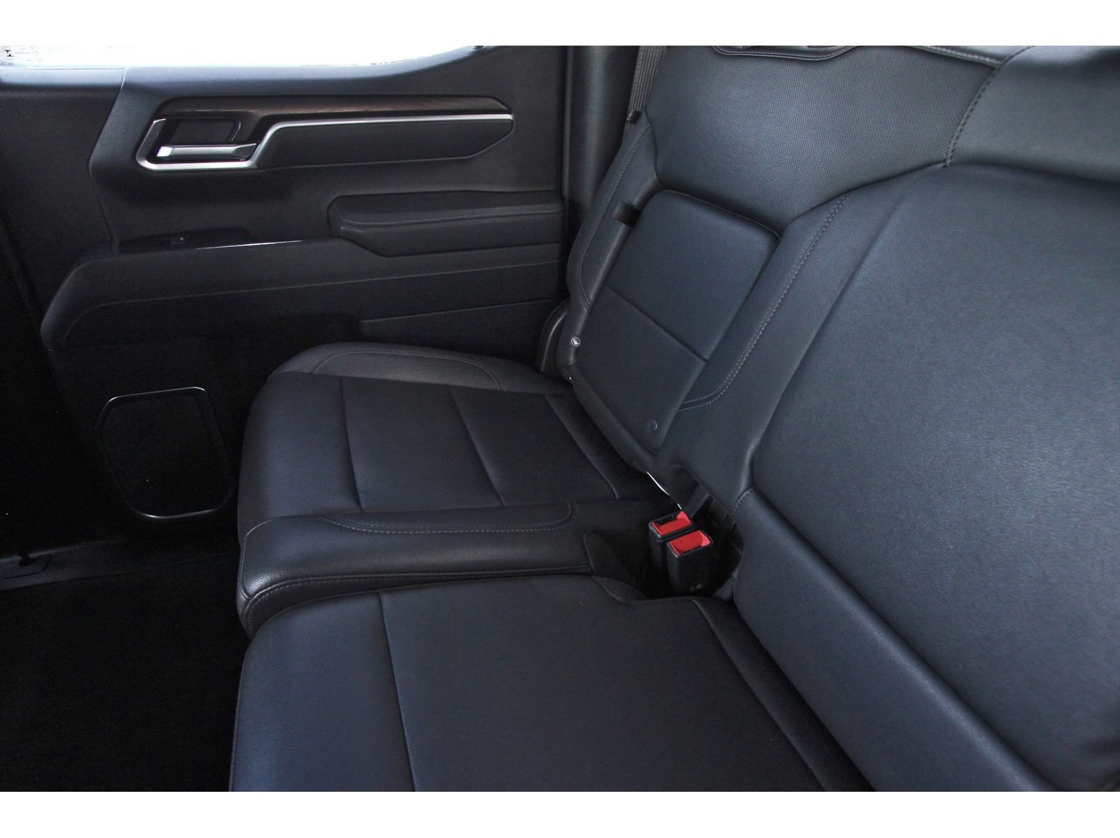 Used 2025 GMC Sierra 1500 SLT RWD image 14