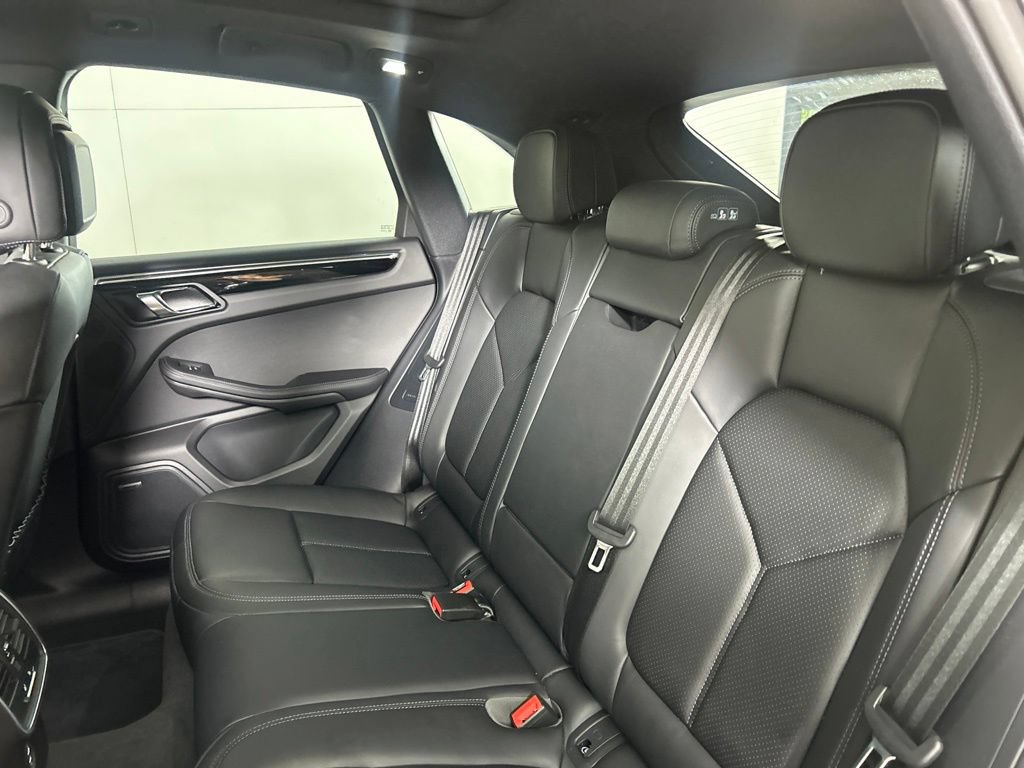Certified 2026 Porsche Macan Turbo AWD/4WD image 29