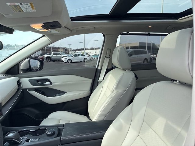 Used 2024 Nissan Rogue SV w/ SV Premium Package image 23