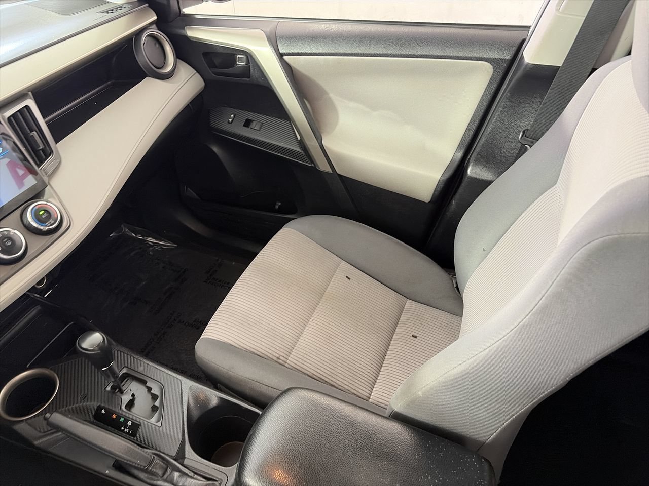 Used 2015 Toyota RAV4 LE FWD image 21