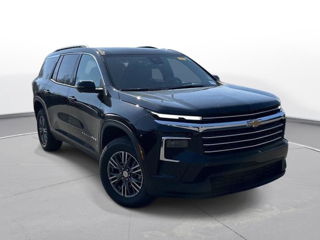 Used 2025 Chevrolet Traverse LT w/ Driver Confidence Package image 4