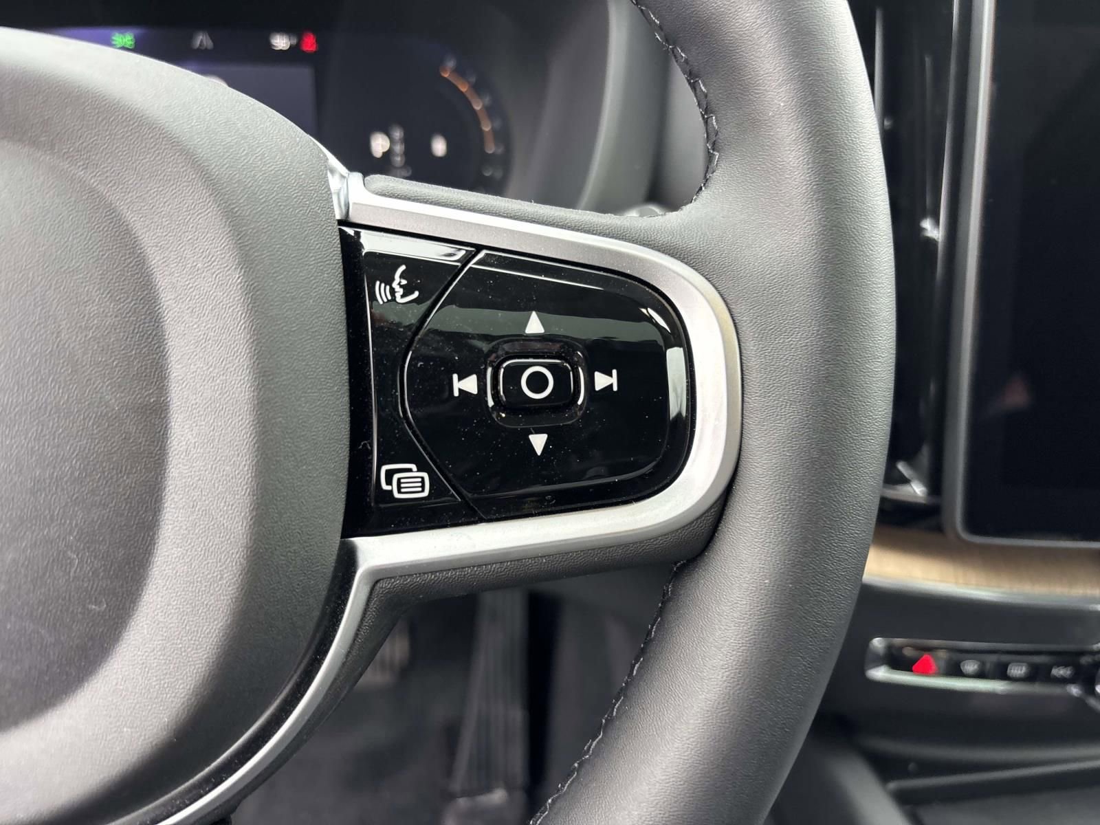 New 2026 Volvo XC60 B5 Plus w/ Protection Package Premier image 18