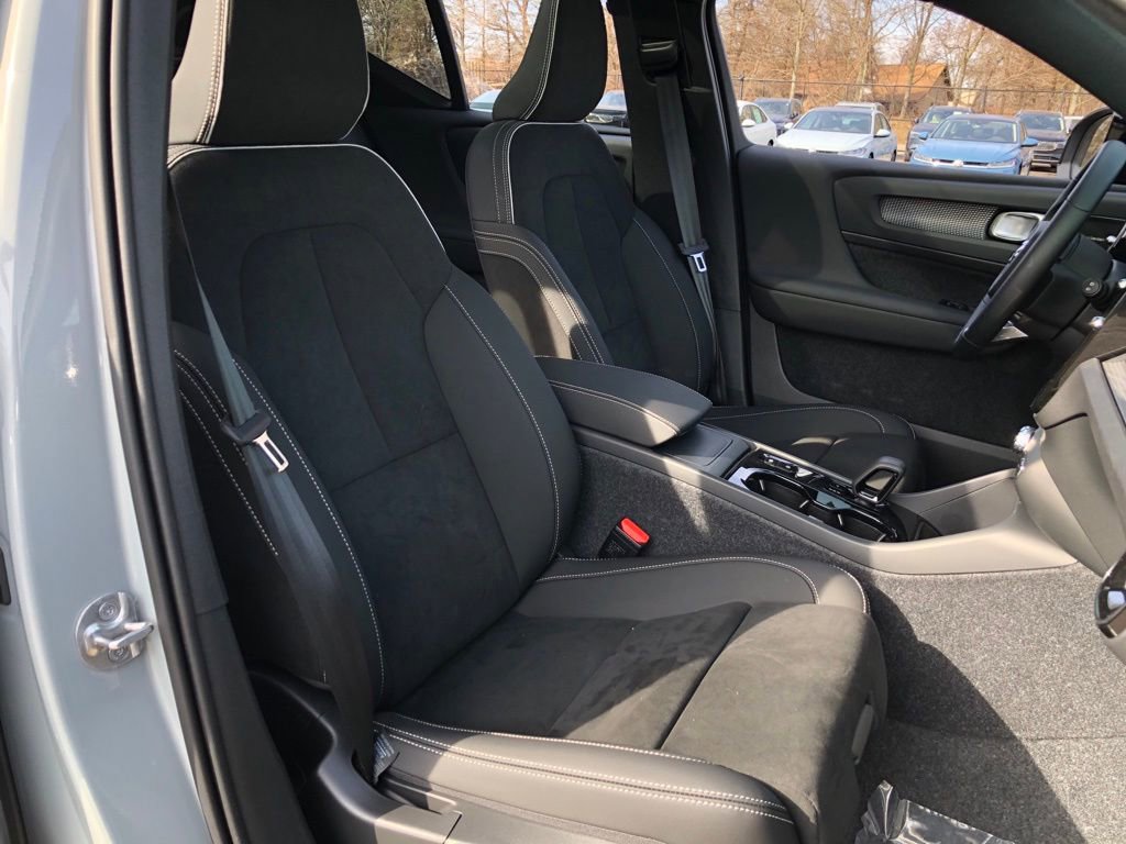 New 2026 Volvo XC40 B5 Ultra w/ Protection Package Premier AWD/4WD image 34