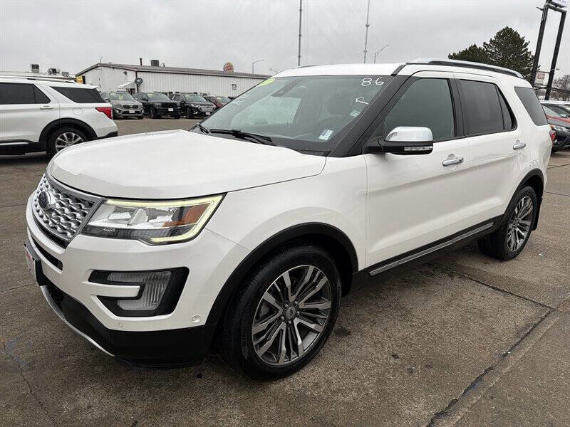 Used 2017 Ford Explorer Platinum image 1