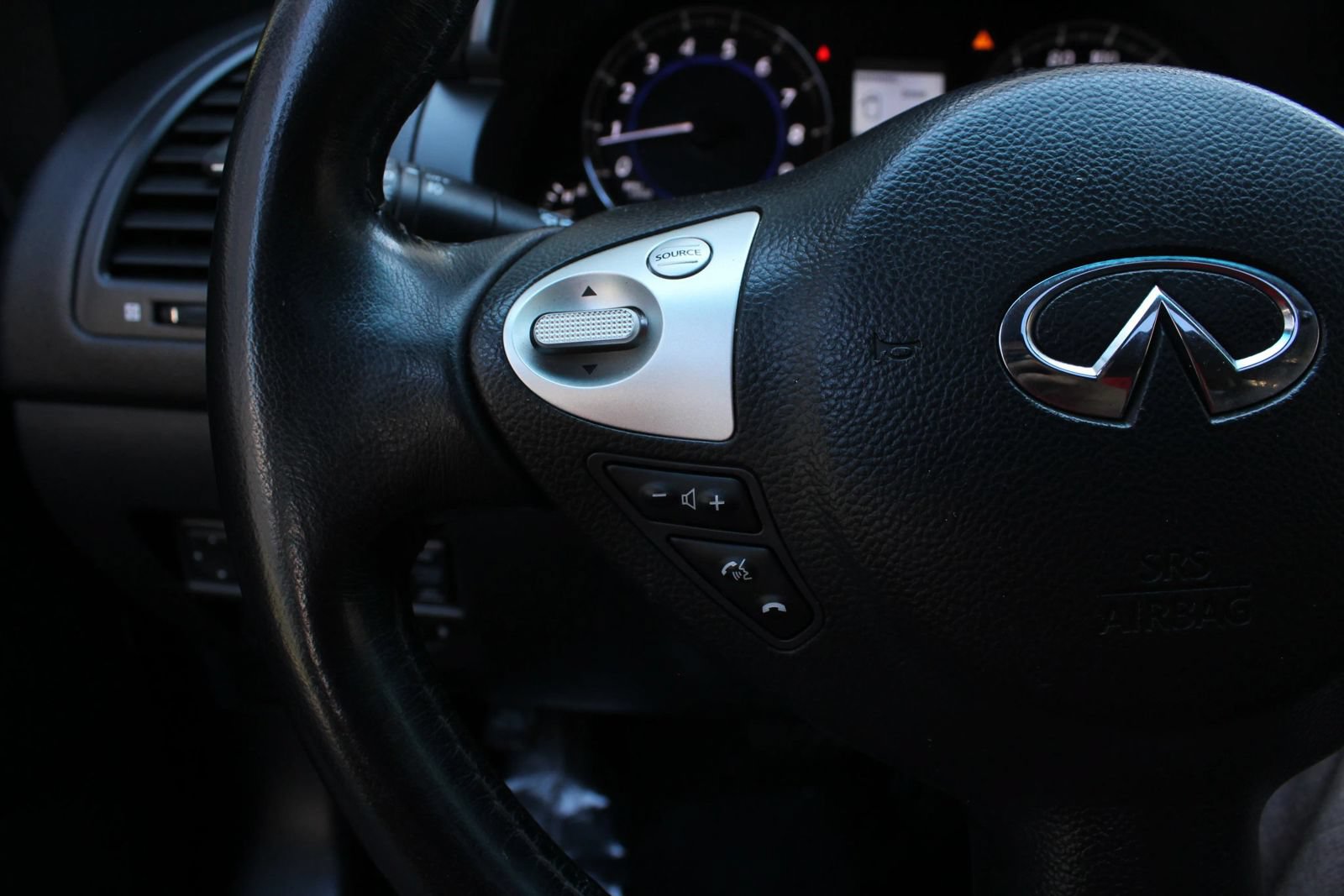 Used 2016 INFINITI QX70 AWD image 31