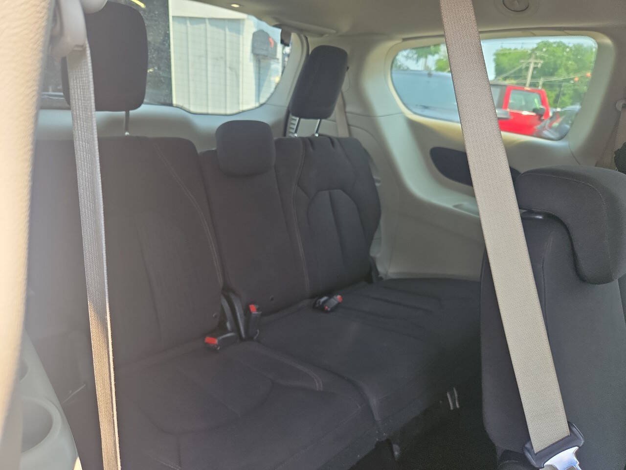 Used 2017 Chrysler Pacifica LX FWD image 29