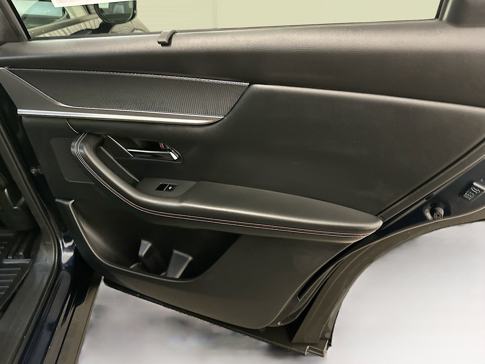 Used 2024 MAZDA CX-90 Plug-In Hybrid w/ Preferred image 34