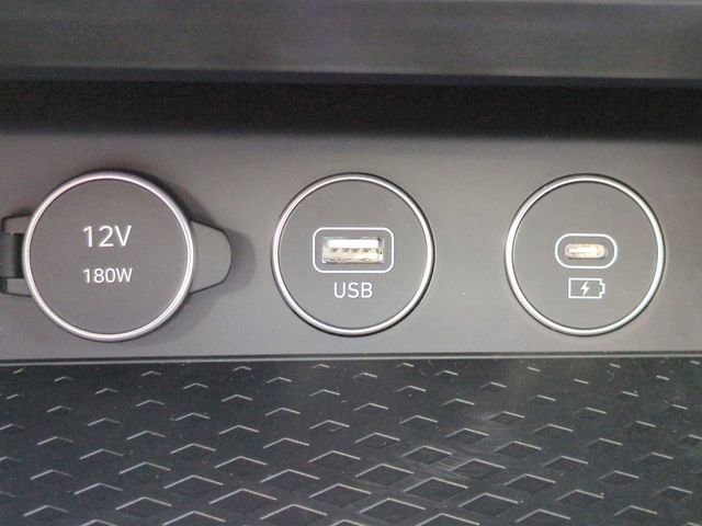 Certified 2025 Genesis G70 2.5T image 20