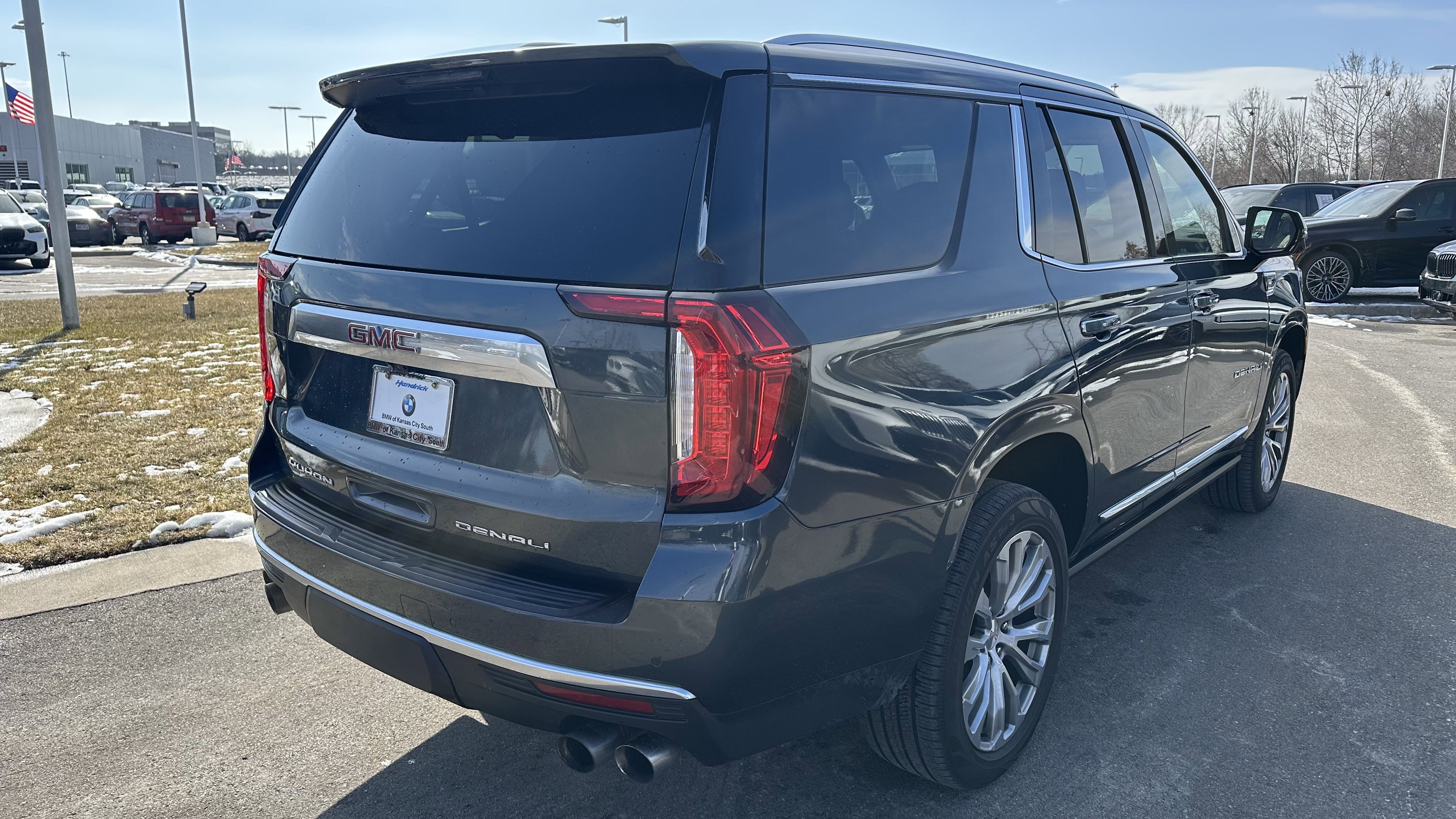 Used 2021 GMC Yukon Denali w/ Denali Premium Package image 12
