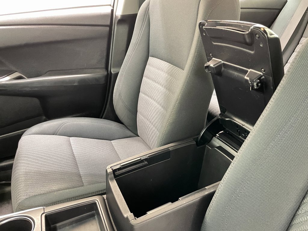 Used 2016 Toyota Camry LE image 29