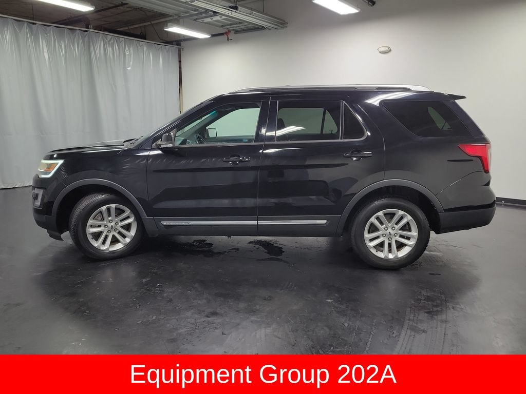 Used 2017 Ford Explorer XLT w/ Equipment Group 202A FWD image 6
