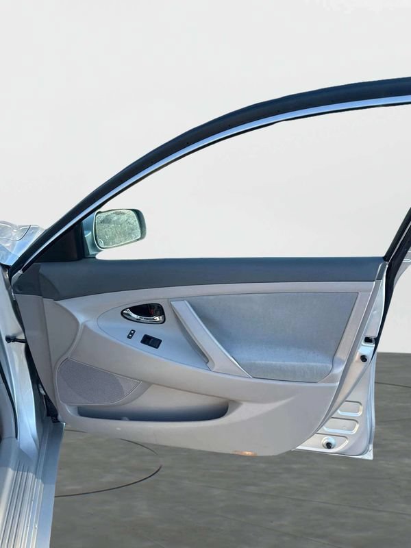Used 2009 Toyota Camry LE FWD image 8