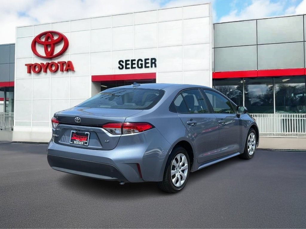 Used 2024 Toyota Corolla LE FWD image 3