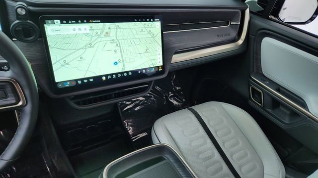 Used 2024 Rivian R1S Adventure image 48